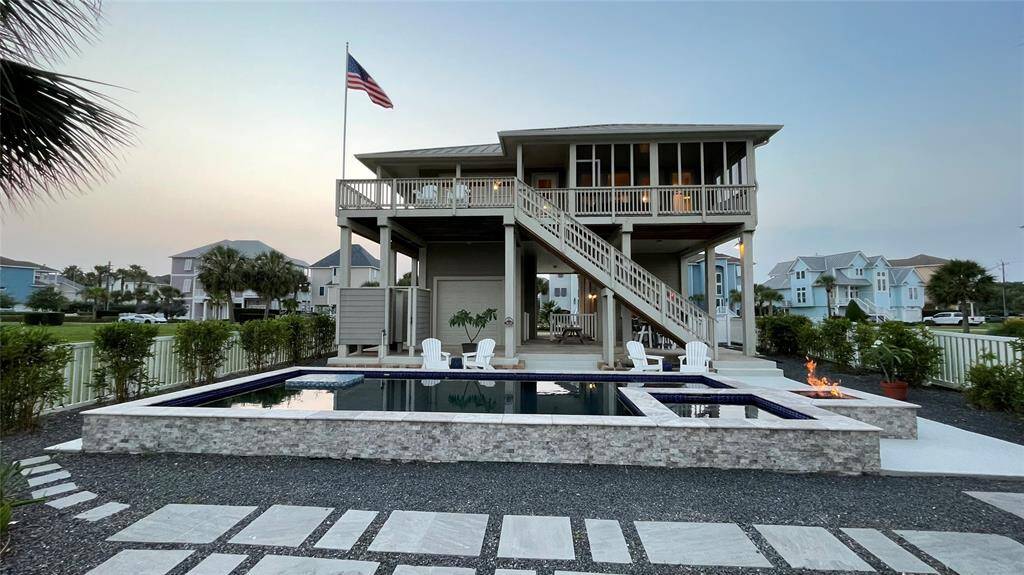 Enjoy your holiday gatherings pool side!