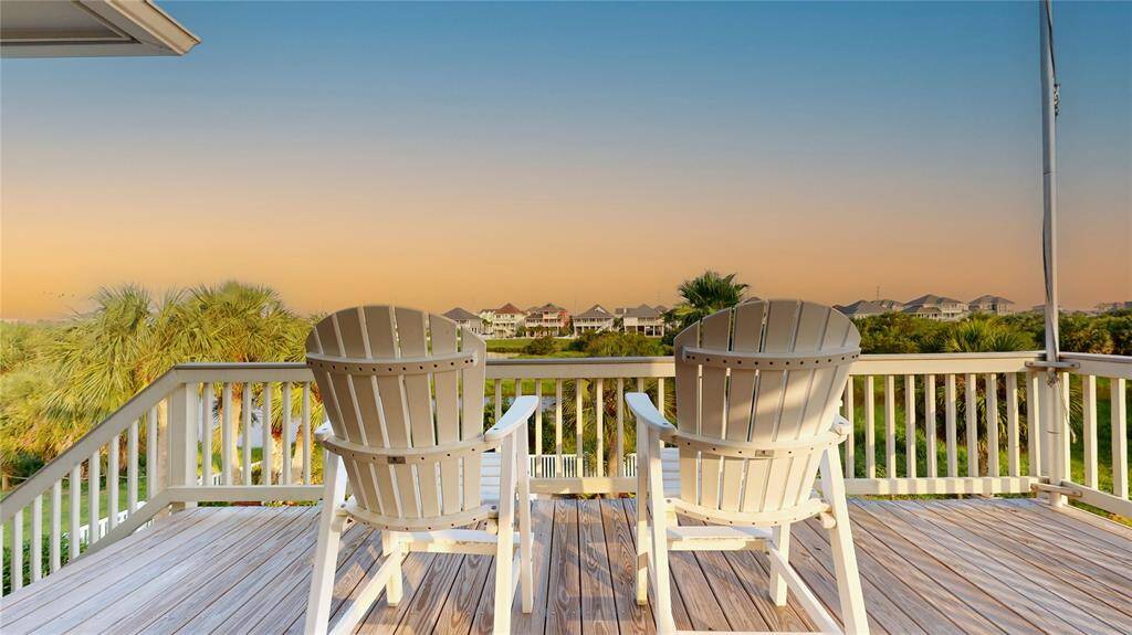 Enjoy your evenings and sunsets watching colorful birds from your deck!