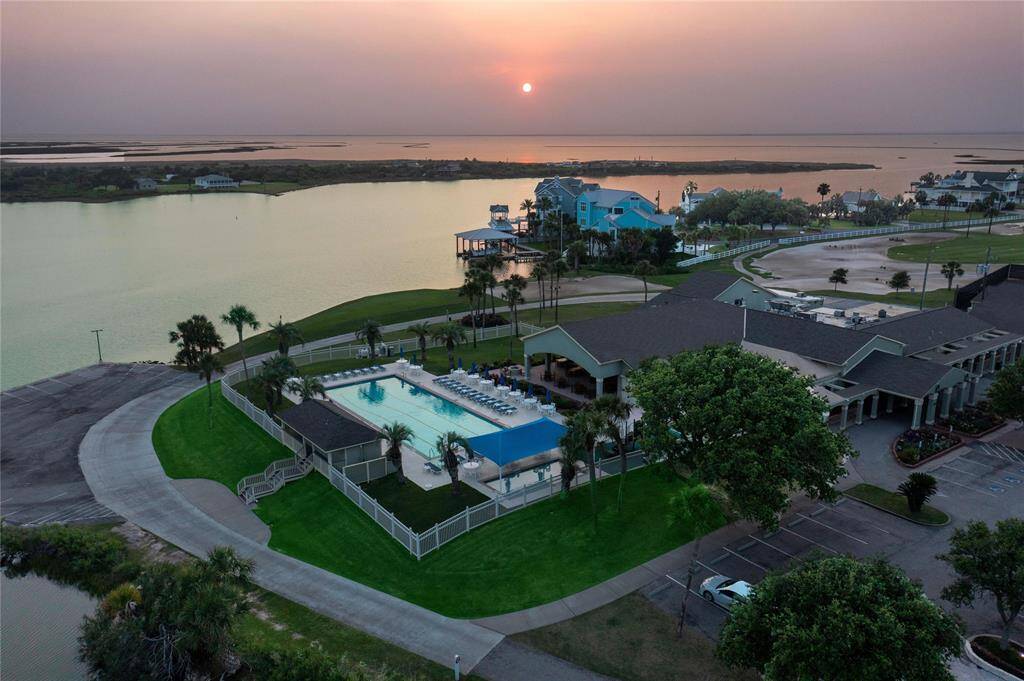 Have lunch or dinner at the Galveston Country Club, social membership transfers with property