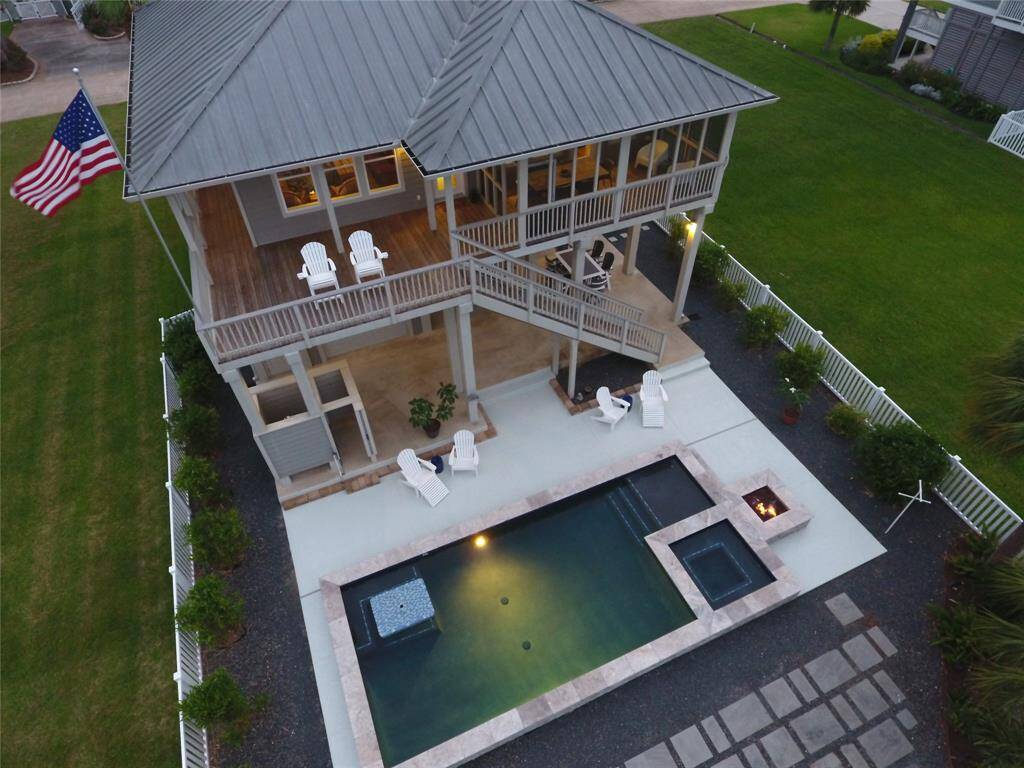 Gorgeous home with custom pool and landscaping!