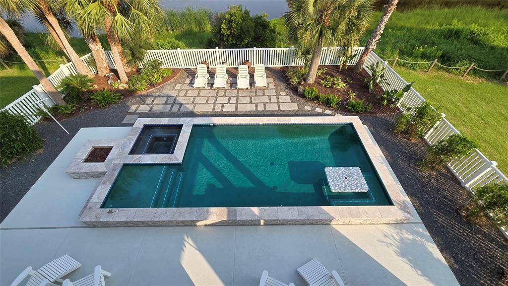 Private heated pool, hot tub, and fire pit!