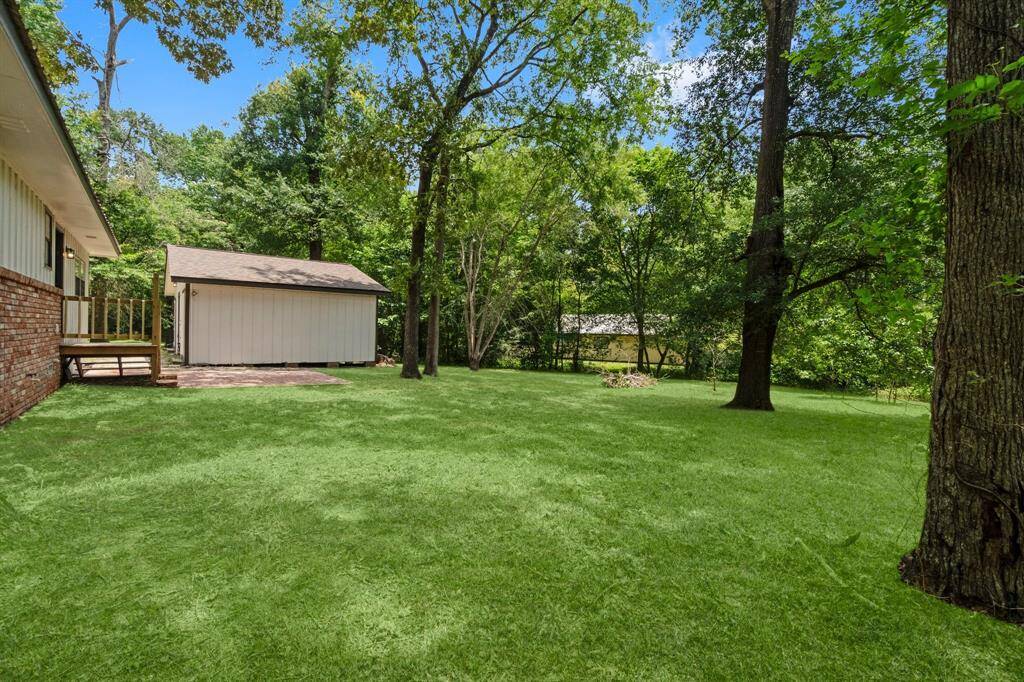 This property has mature shade trees and helps give you a feeling of being secluded.