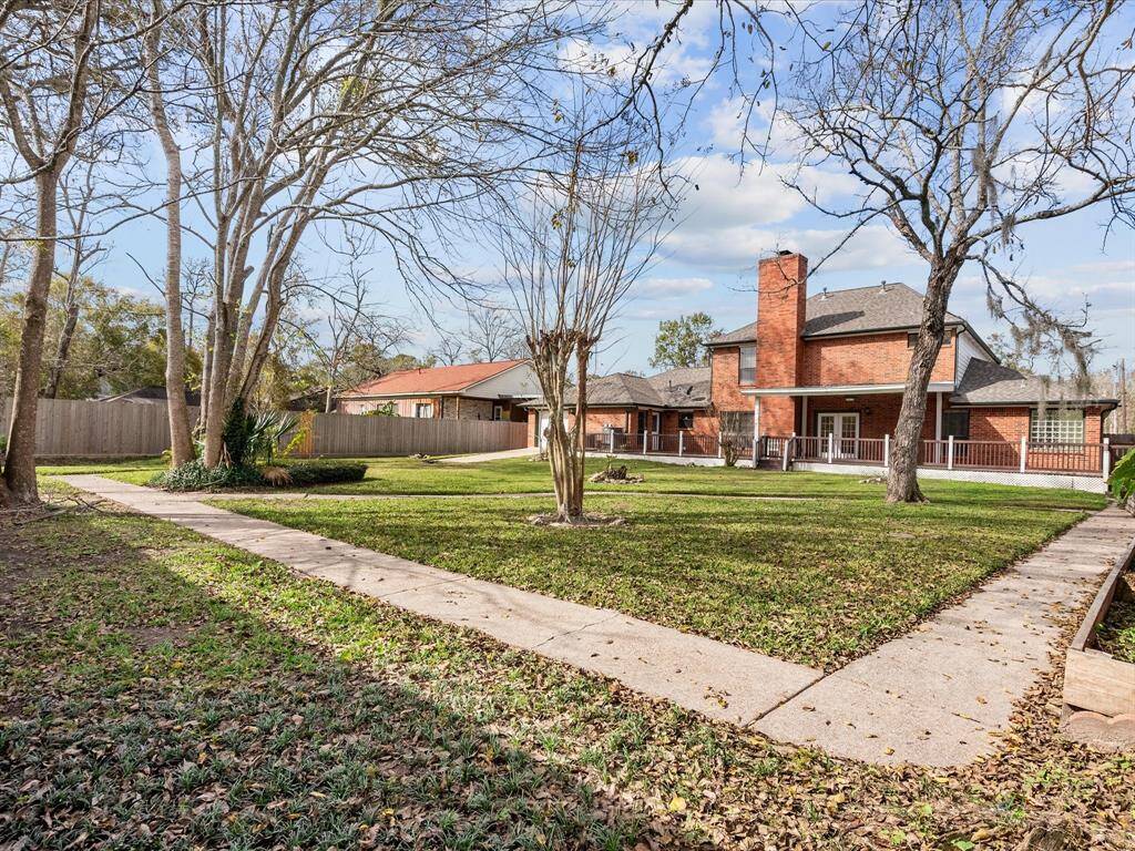 The back yard is complemented with full brick house, maintained lawn, and sidewalks to be able to enjoy the property.
