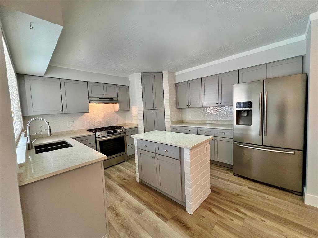 Light and bright, chef-ready kitchen.