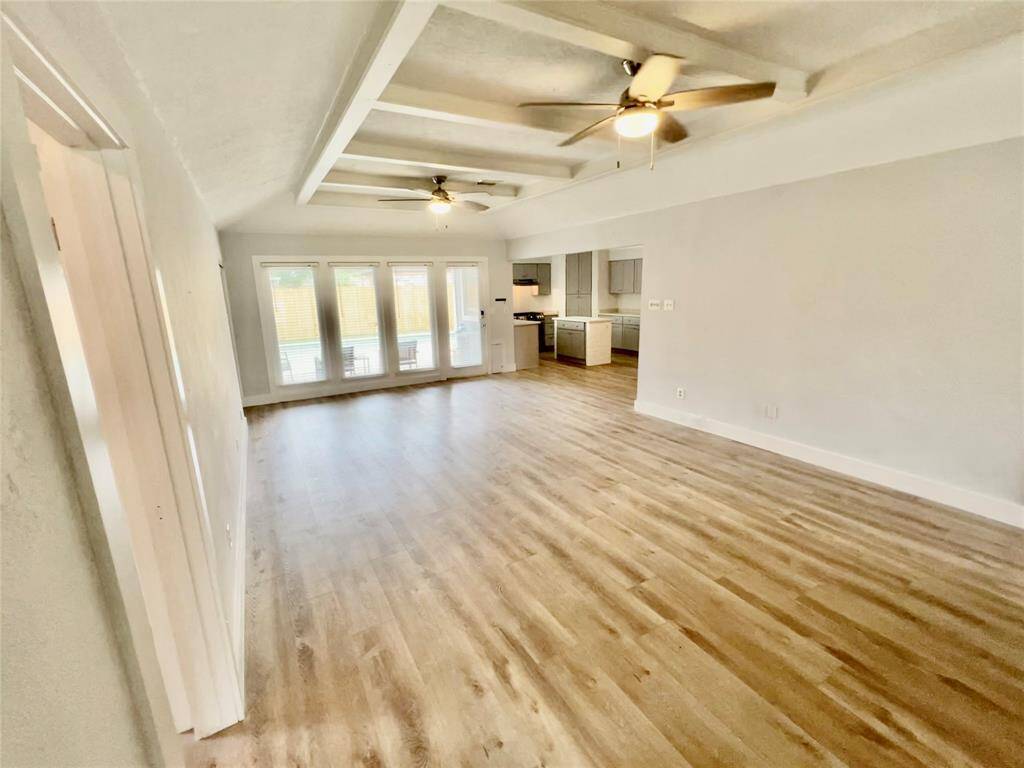 Spacious living room, ideal for entertaining.
