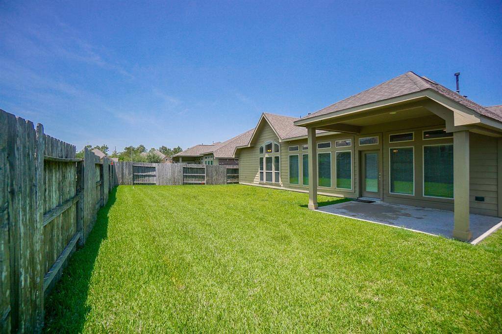 You've got an amazing amount of space out here, to suit both sun and shade worshippers.
