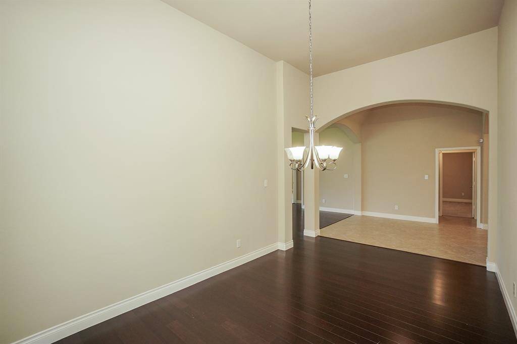 Comfort, convenience, privacy or open space, are all possible in this divine space, off the main hallway.