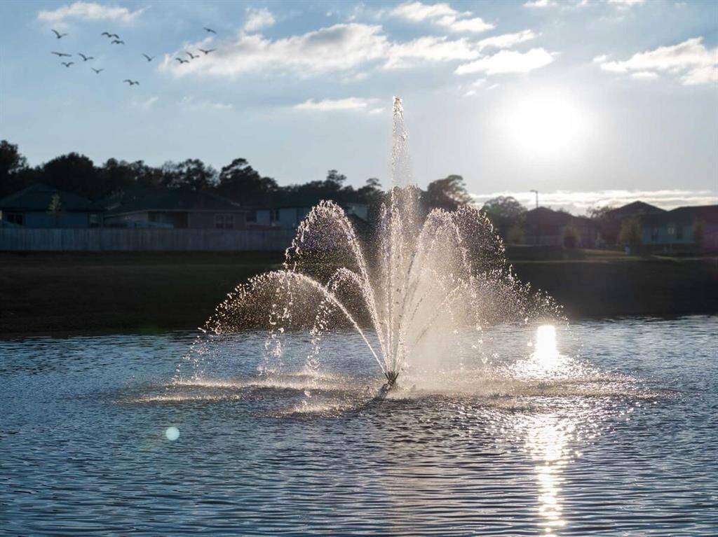 3 minutes to water outdoor activities and lakefront relaxation.