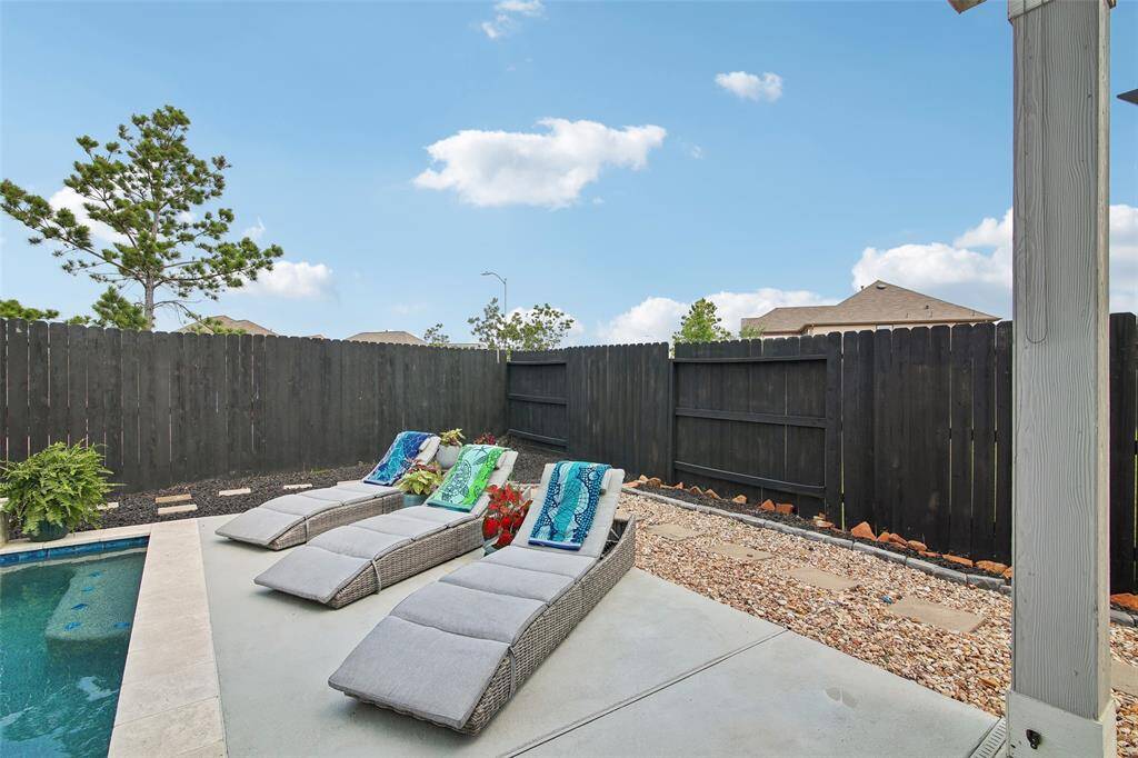 With durable stone decking, the area stays cool and comfortable underfoot even on hot days.