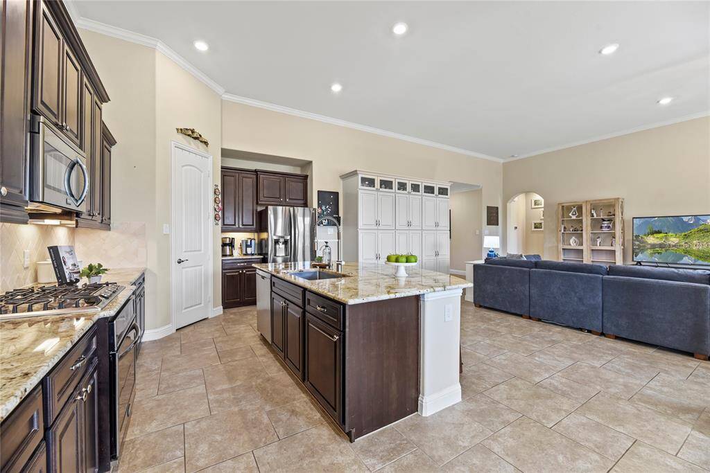 Open to the family-it 's a great place to entertain family and friends!
