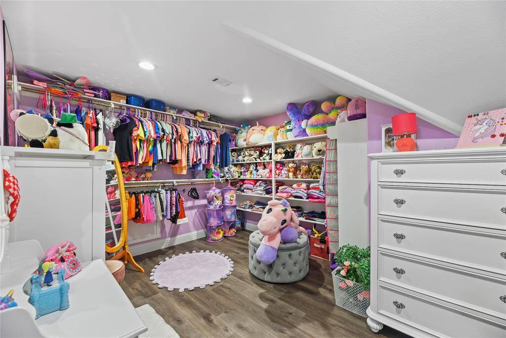 And a special closet and dressing area!
