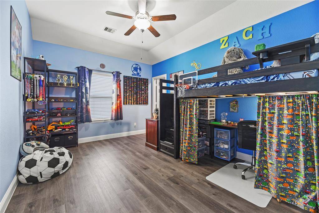 Another great secondary bedroom....