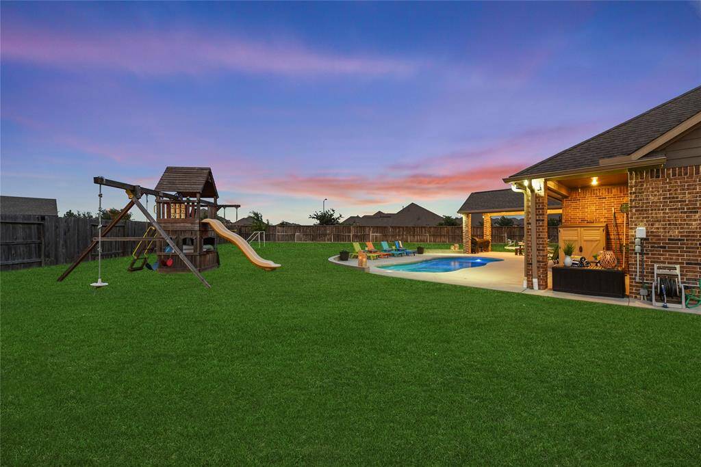 A great view of the GIGANTIC backyard!