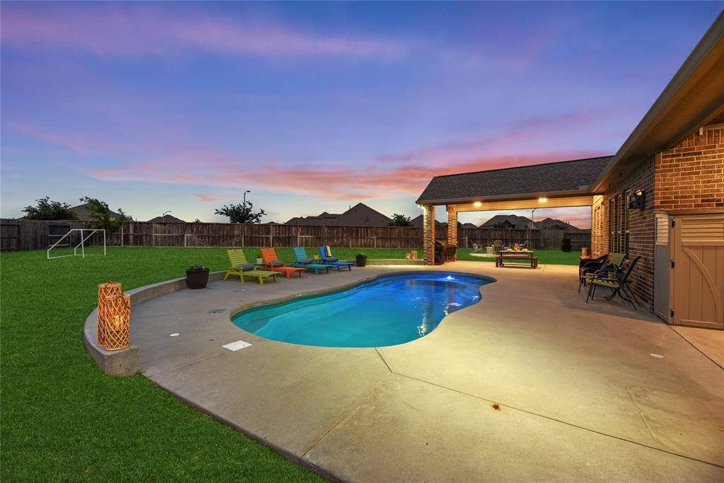And 3! It's a saltwater pool with an upgraded lighting package!