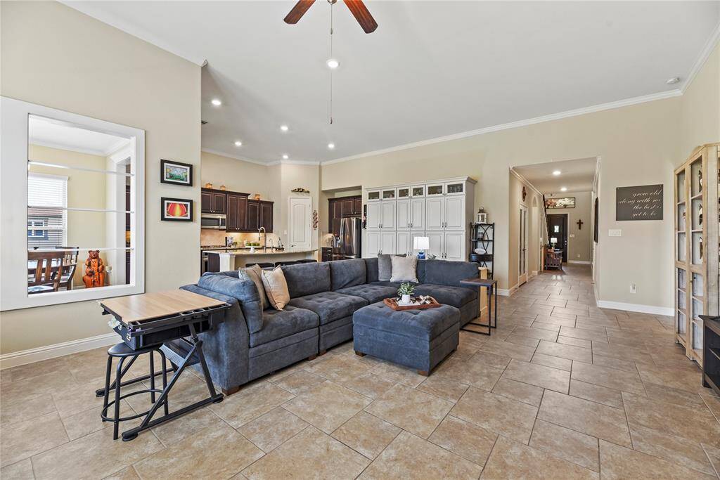 Tall ceilings! The custom built-in a great place for storage!