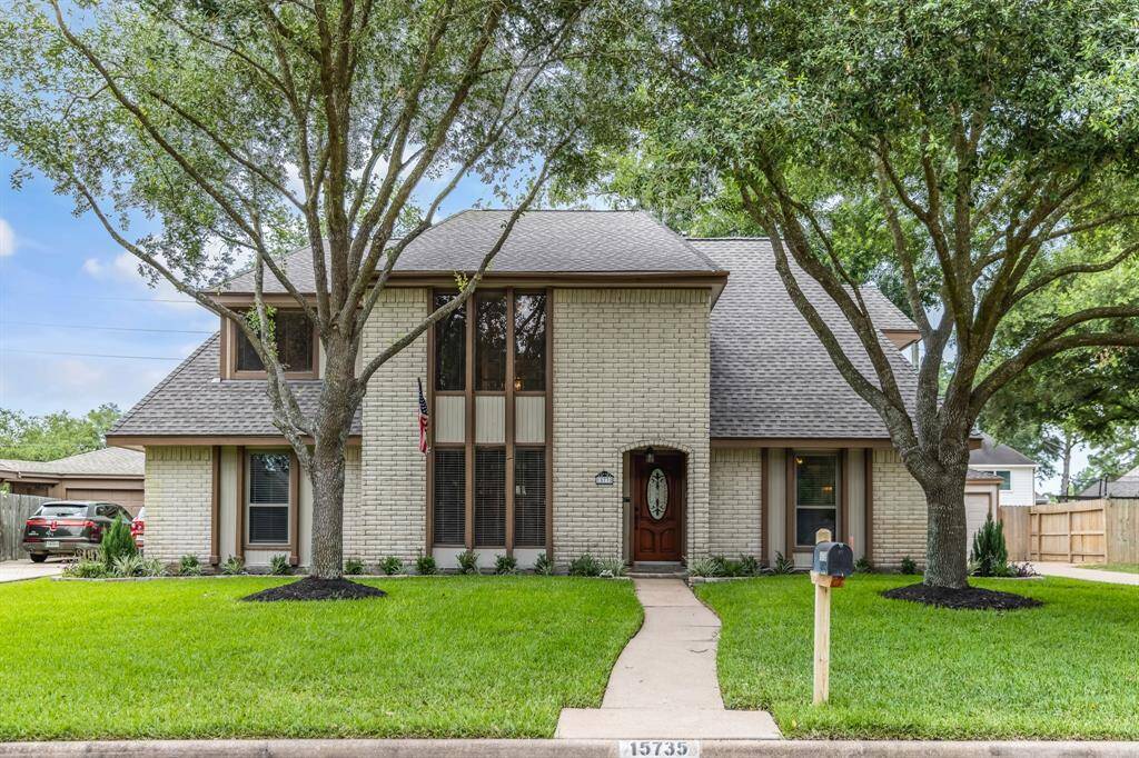 Classic brick exterior and manicured landscaping make this a cozy entrance to your new home!