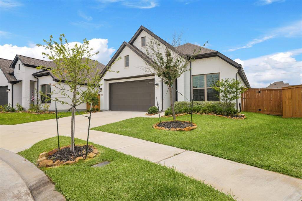 Well maintained landscapping.