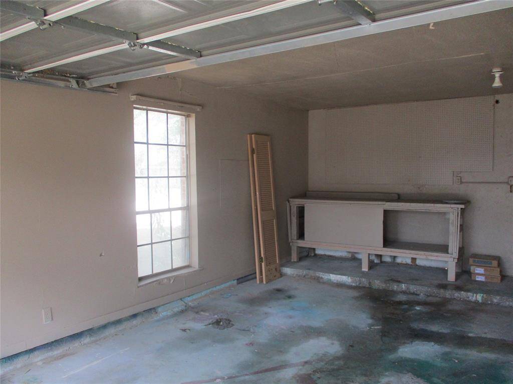 solid workshop with outlets