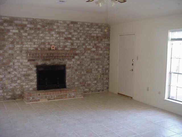 hi ceilings with fan and fp accent the lr. Again, Italian porcelain tile everywhere!