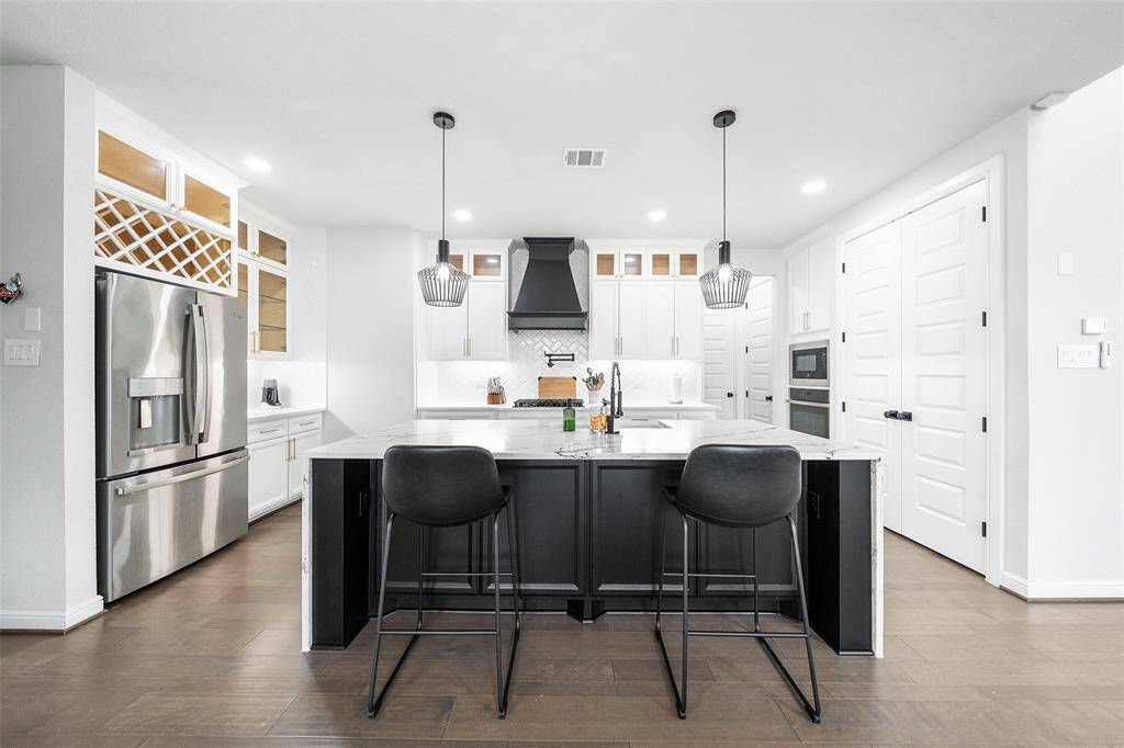 Enjoy effortless entertaining in this stylish island kitchen featuring a spacious breakfast bar.