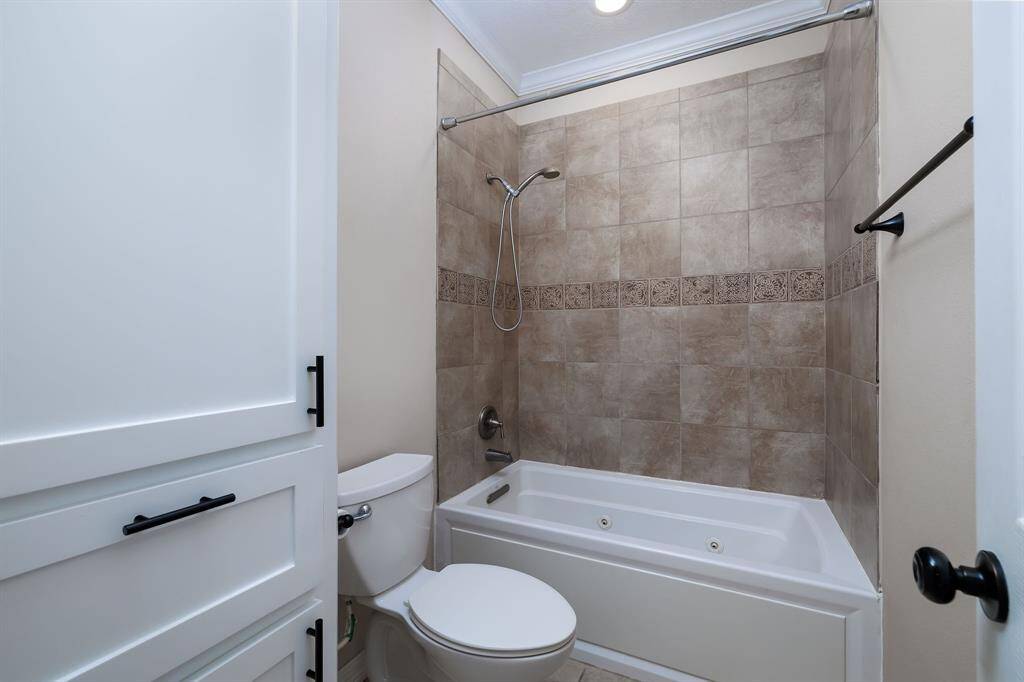 Another angle of full bath between bedroooms two and three.