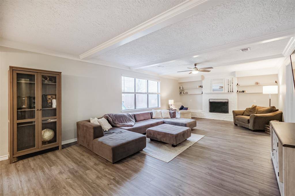 Welcome home to your cozy, spacious and updated floorplan!