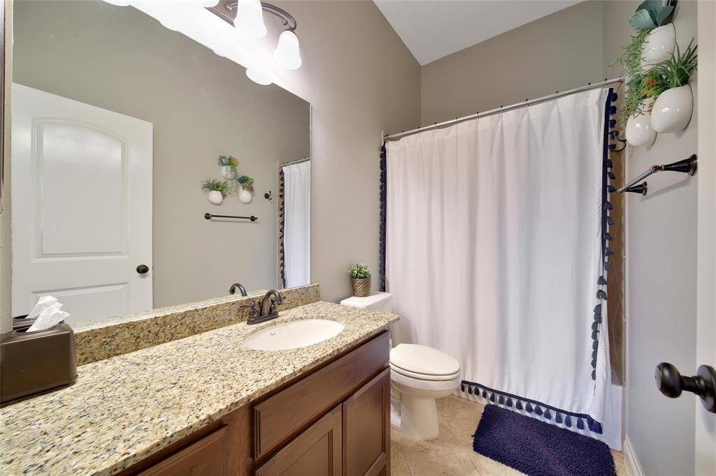 Ensuite bathroom with ample space and tub/shower combo.