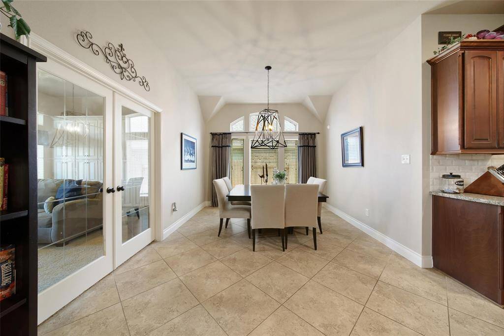 The oversized eat-in breakfast room is smartly placed between the kitchen and media room. Perfect for seamless entertaining.