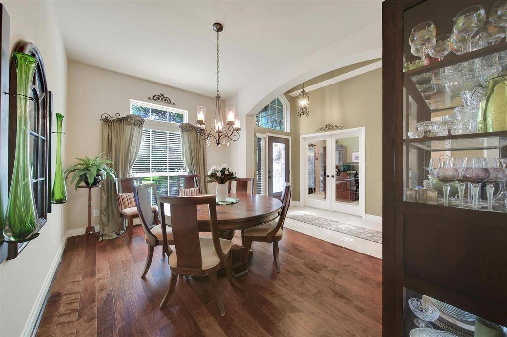 The formal dining room provides a great space for entertaining with plenty of space for larger gatherings.
