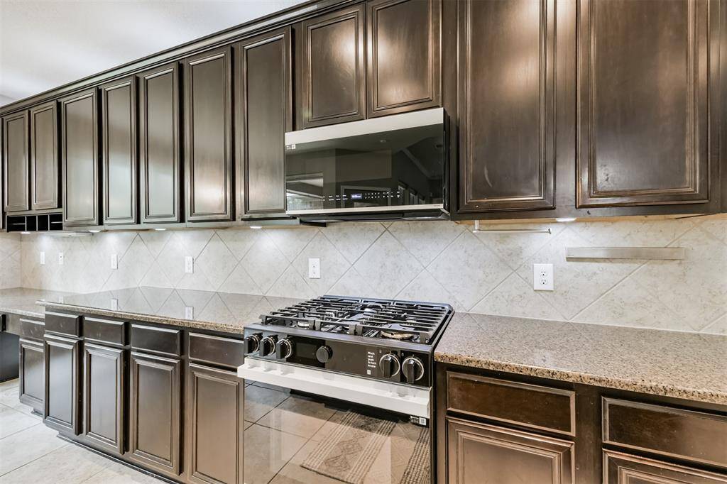 Enjoy the ease of gas cooking on your NEW gas range and oven.