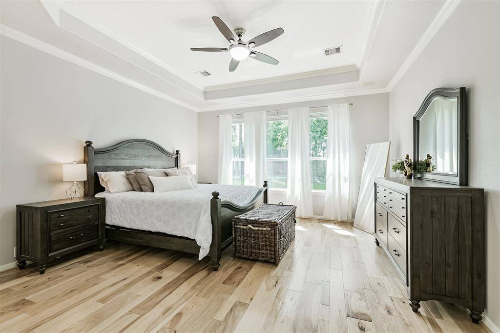 Let's check out the primary suite! The coffered ceilings adds to the airy feeling of the room, along with the light touches found in the paint and flooring.