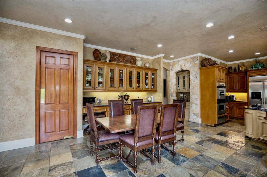 ANOTHER VIEW OF THE BREAKFAST ROOM!