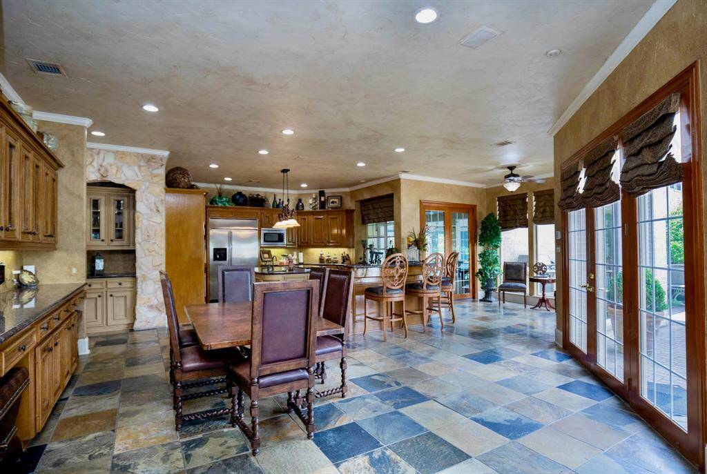 THE BREAKFAST ROOM FLOWS INTO THE MAGNIFICENT KITCHEN!