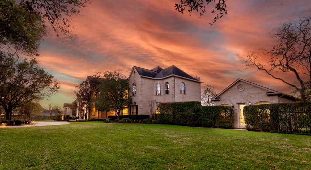 THE GROUNDS OF THIS ESTATE ARE INCREDIBLE! THIS RARE GEM IS A MUST-SEE!!!