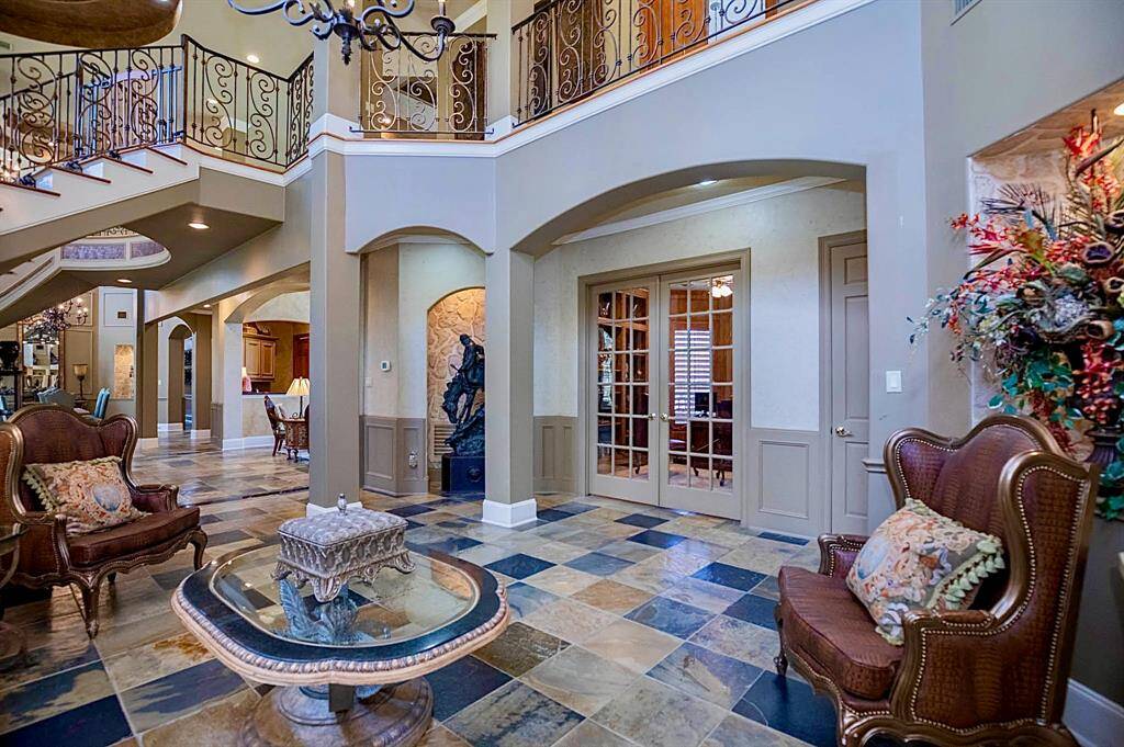 THIS IMPRESSIVE TWO-STORY FORMAL LIVING ROOM IS THE PERFECT SPACE TO ENTERTAIN FRIENDS AND FAMILY!!!