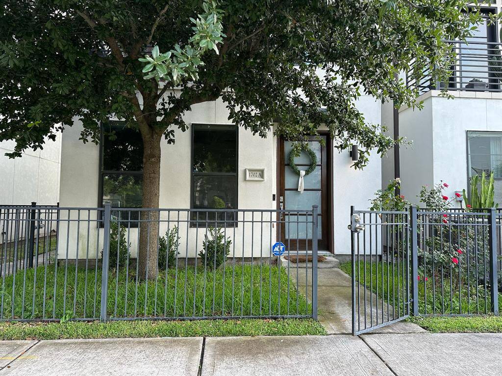 Welcome to 1702 Alamo St #A