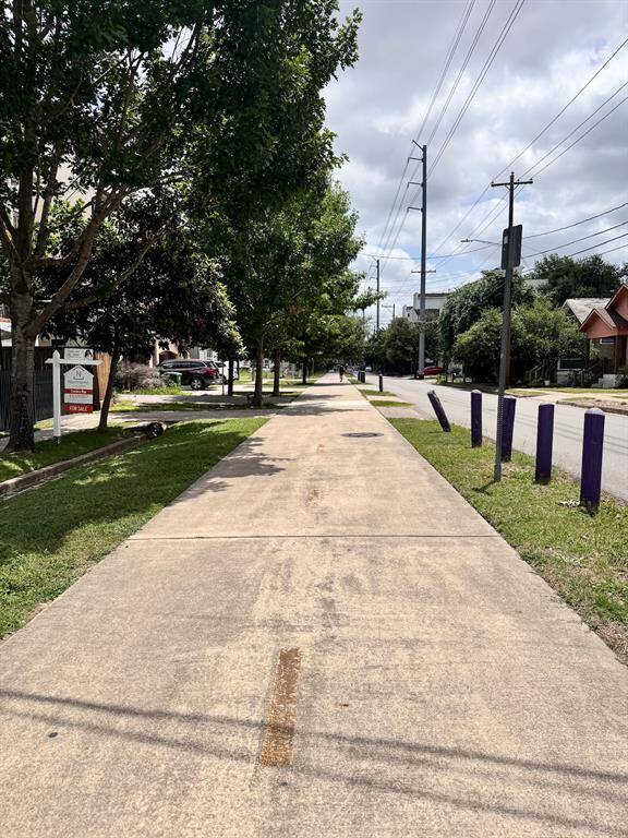 Walking trail on Spring Street