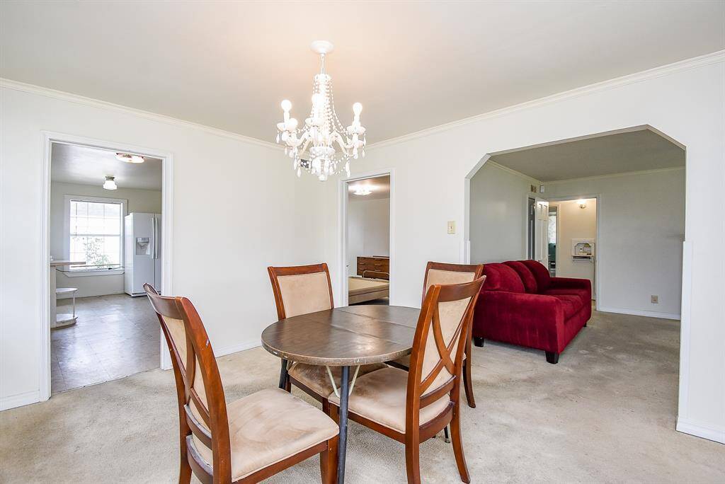 Luxurious Carpeted Dining Room with window a/c