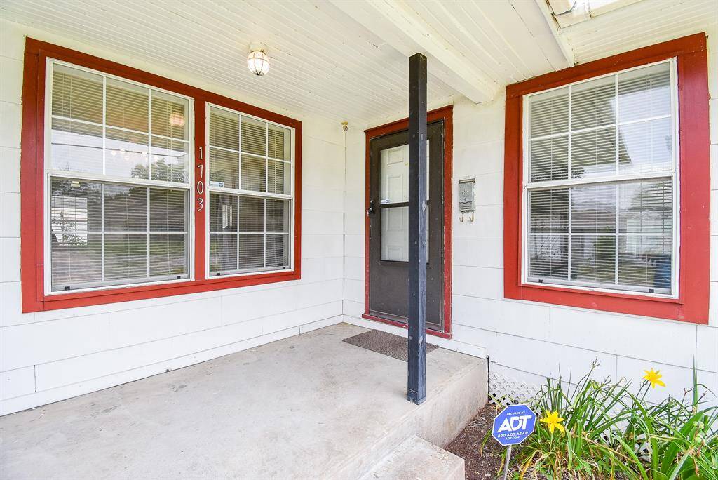 Gorgeous Retro Details at Front Door