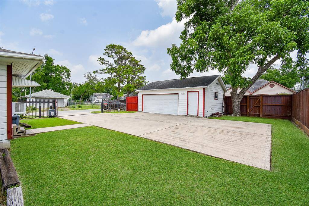 Garage equipped with Cement Board Siding