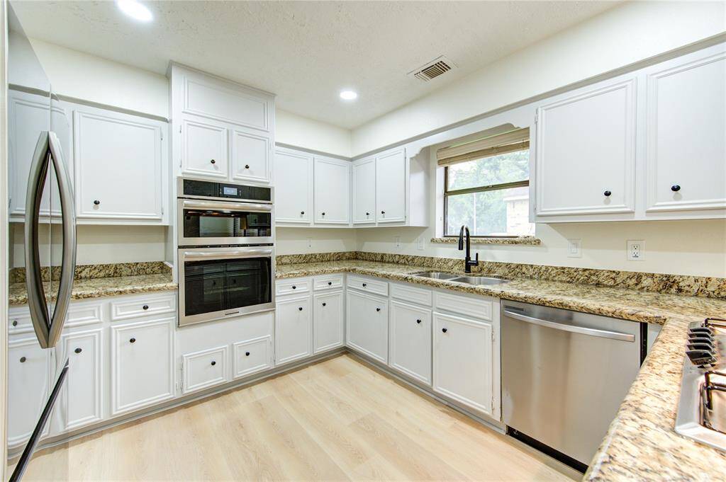 Recently updated and well-appointed kitchen with new appliances!