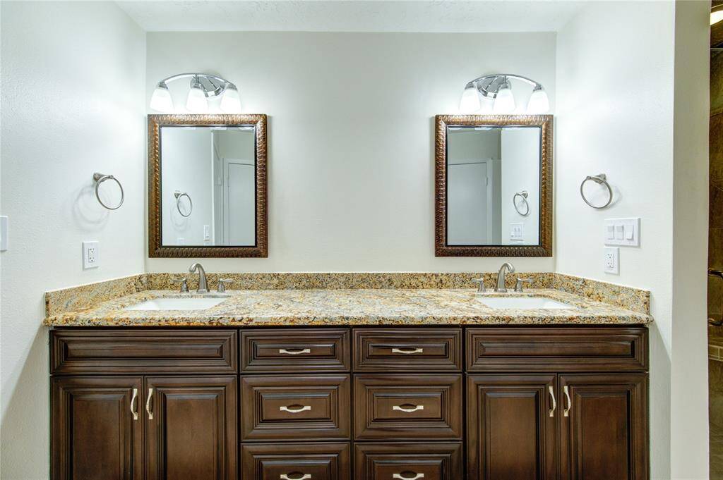 Beautiful double sink vanity in the primary bathroom!