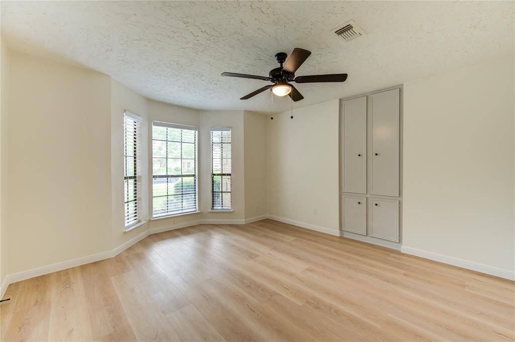 Home office or 5th bedroom (downstairs).