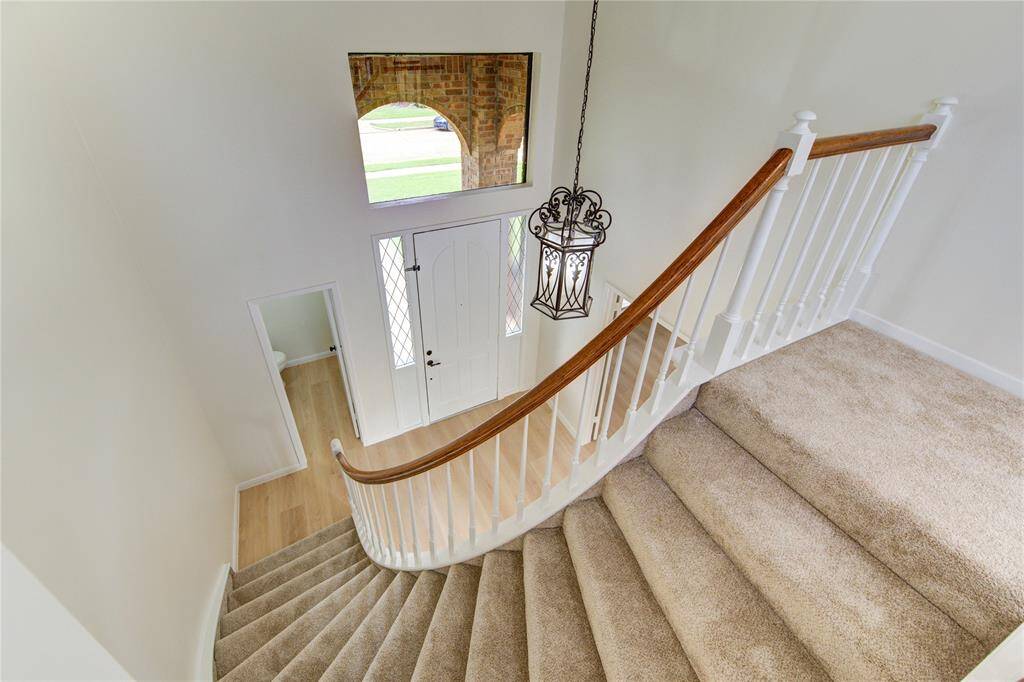 Beautiful, curved staircase!
