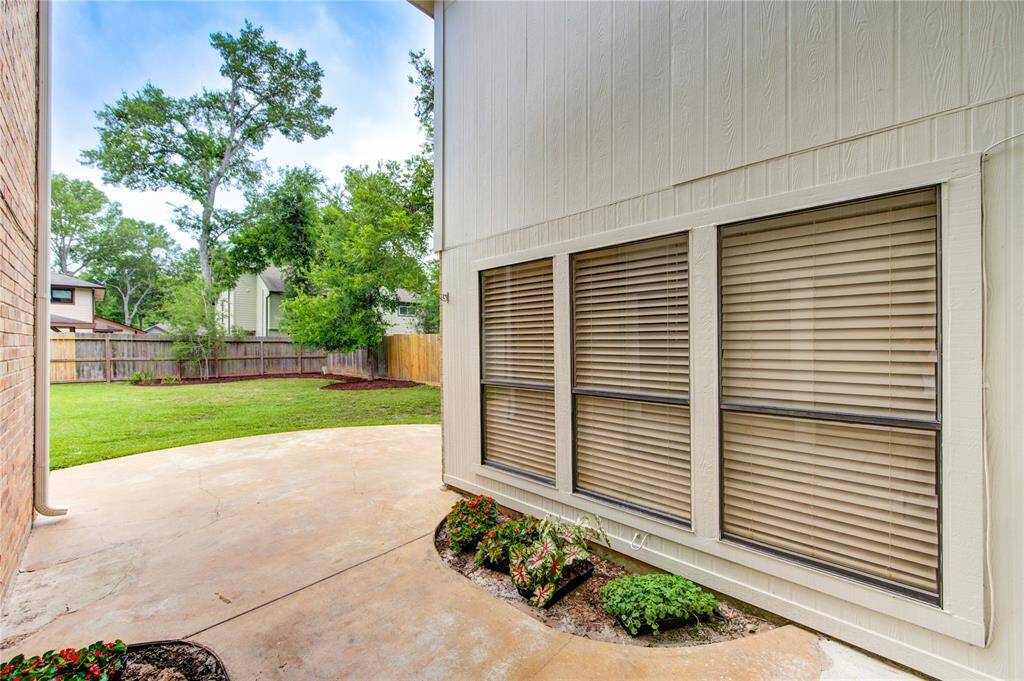 Such a lovely back patio!