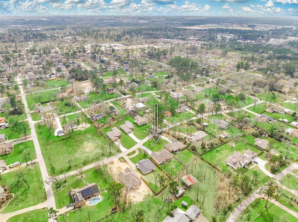 Located in the quiet community of Spring Hills - just minutes from The Woodlands amenities and major thoroughfares!