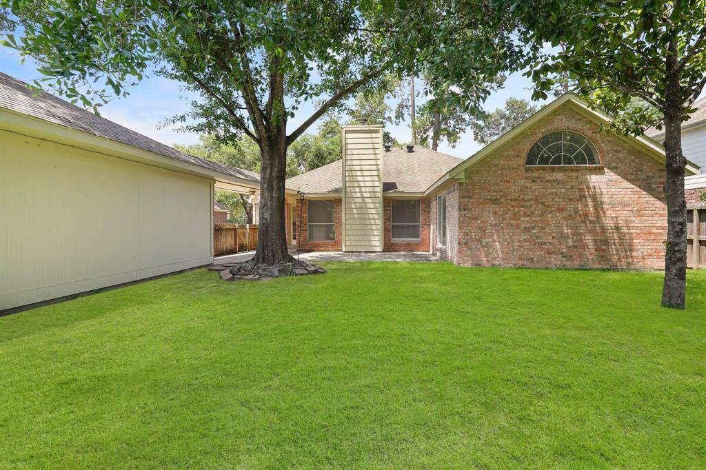 Spacious Backyard! Can you imagine a Playset or Firepit area here?