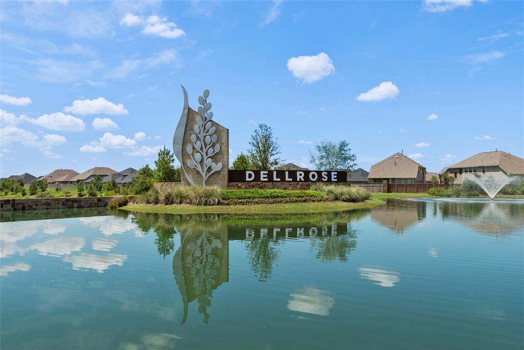 Located in the beautiful community of Dellrose. This neighborhood offers many amenities and is zoned to great Waller ISD schools.
