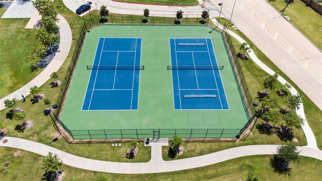 Dellrose offers a tennis court that can host two games or it can be used for pickelball.
