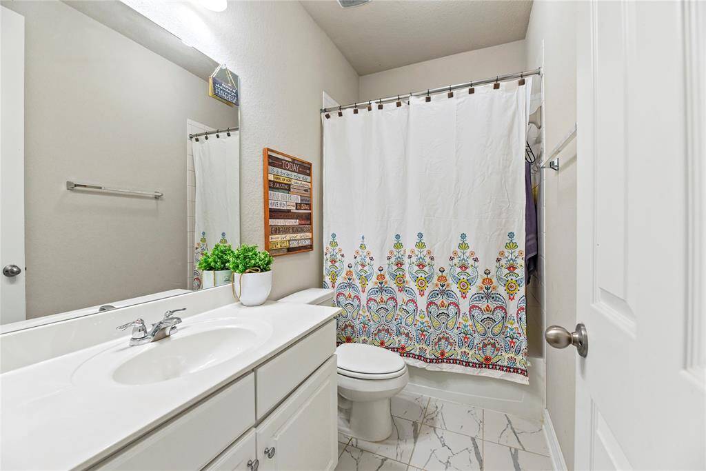 The front two bedrooms share this full bathroom with beautiful ceramic tile flooring.